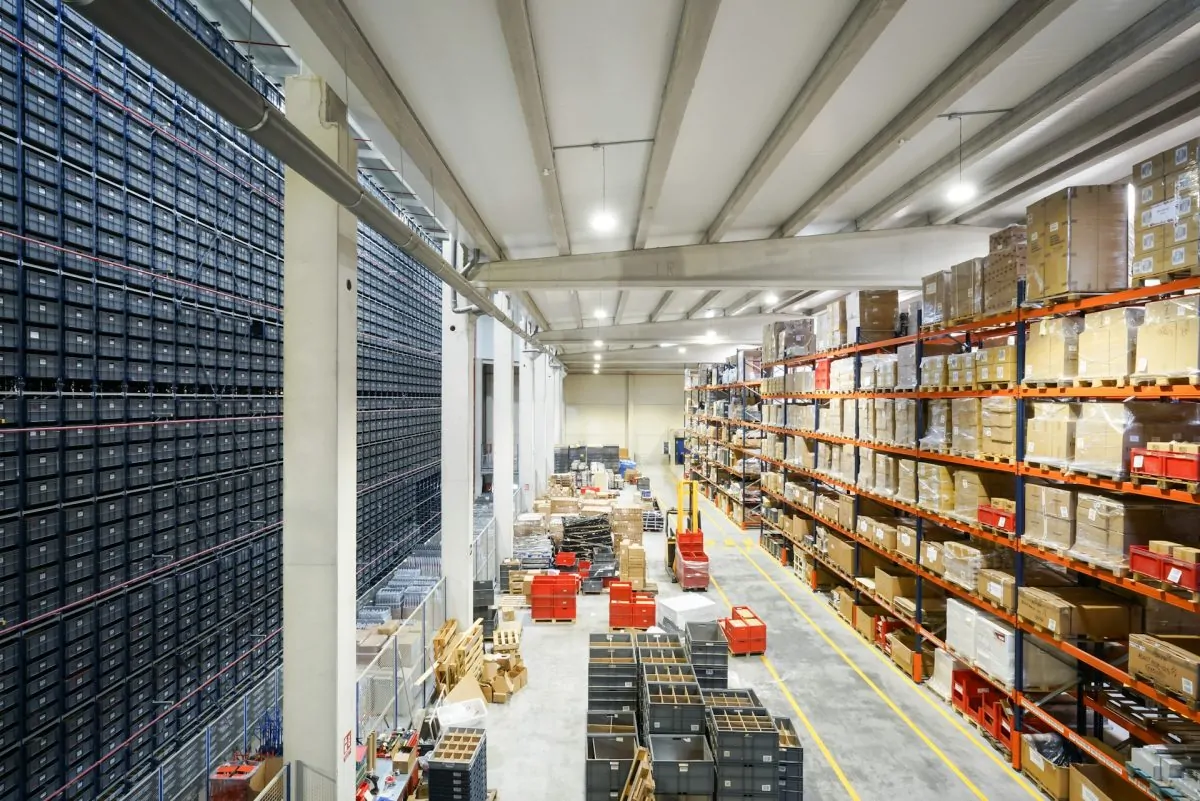 Fulfillment Centre vs Warehouse: Which Should You Choose?